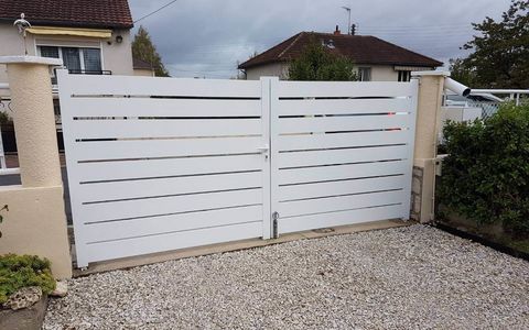 Portail battant PVC