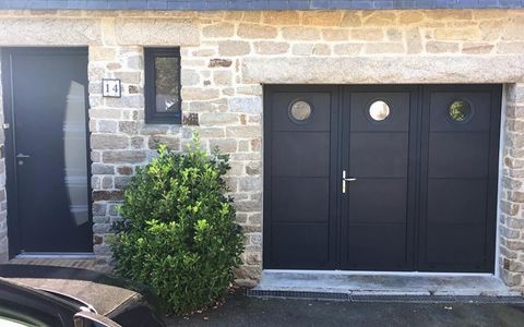 Porte de garage hublots sur mesure